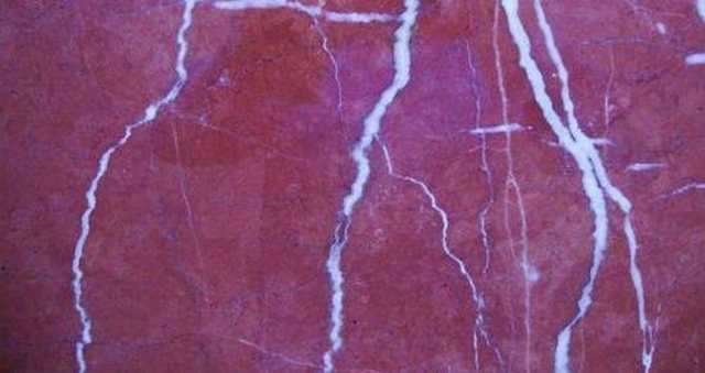 Marmor rot - Ware aus der Geschäftsauflösung